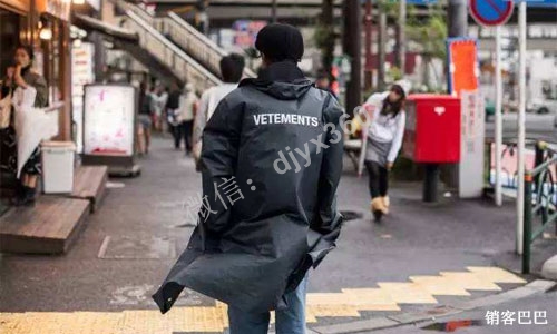 雨衣的销售信案例，送你一套著名的“防水”外套，免费试穿一周